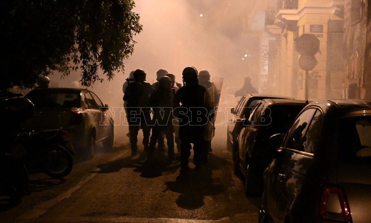 Επεισόδια τώρα στα Εξάρχεια