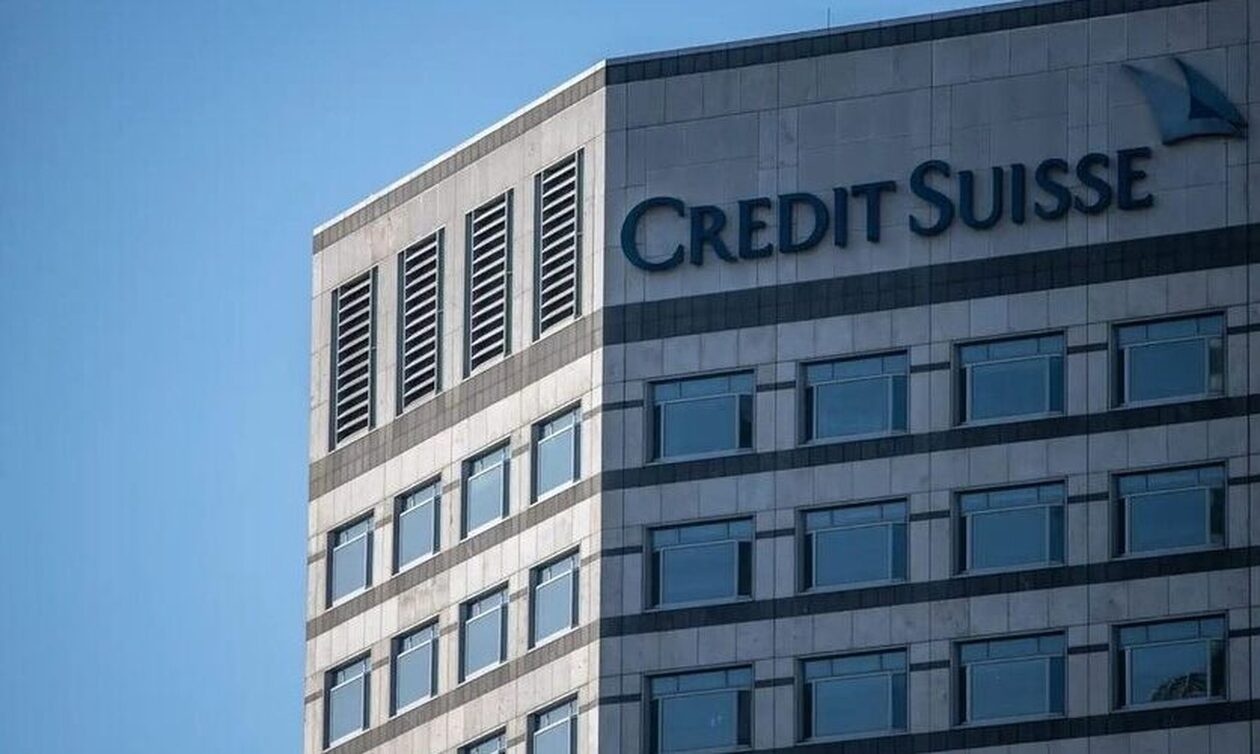 Με στήριξη 100+9 δισ. φράγκα έκλεισε το ντιλ UBS-Credit Suisse