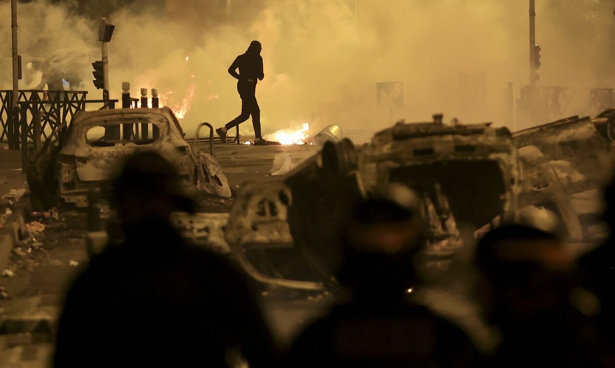 Προβολή στο μέλλον τα επεισόδια στη Γαλλία