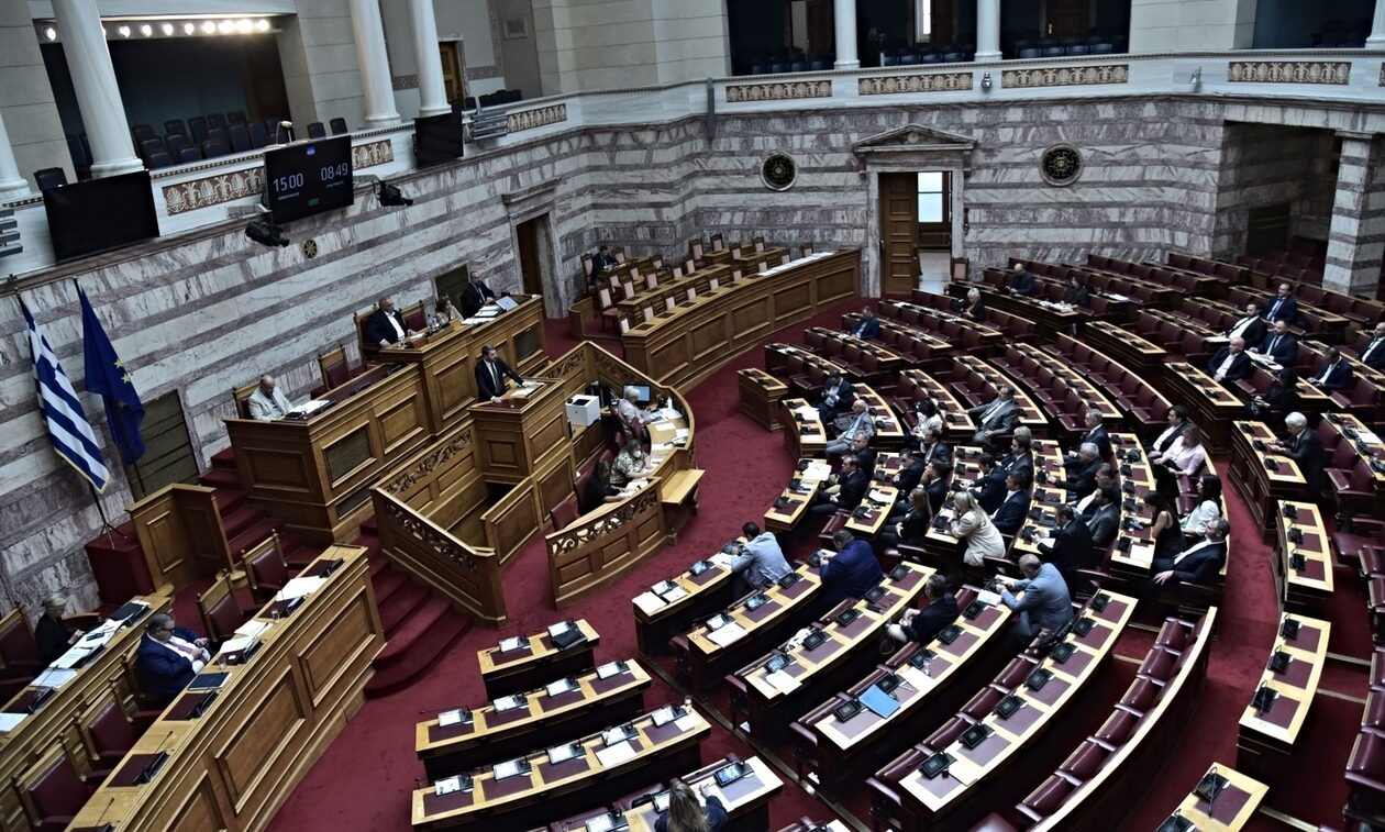 Βουλή: Ψηφίστηκε το εργασιακό νομοσχέδιο με 158 «ναι»