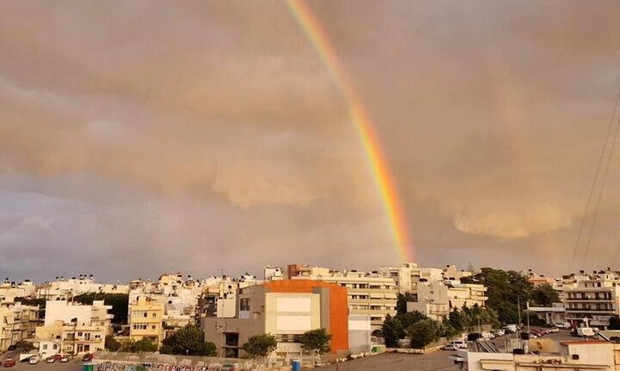Κρήτη: Διπλό ουράνιο τόξο «στεφάνωσε» τον ουρανό του Ηρακλείου