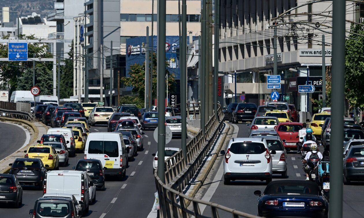 Σύγκρουση οχημάτων στη Λεωφόρο Κηφησίας