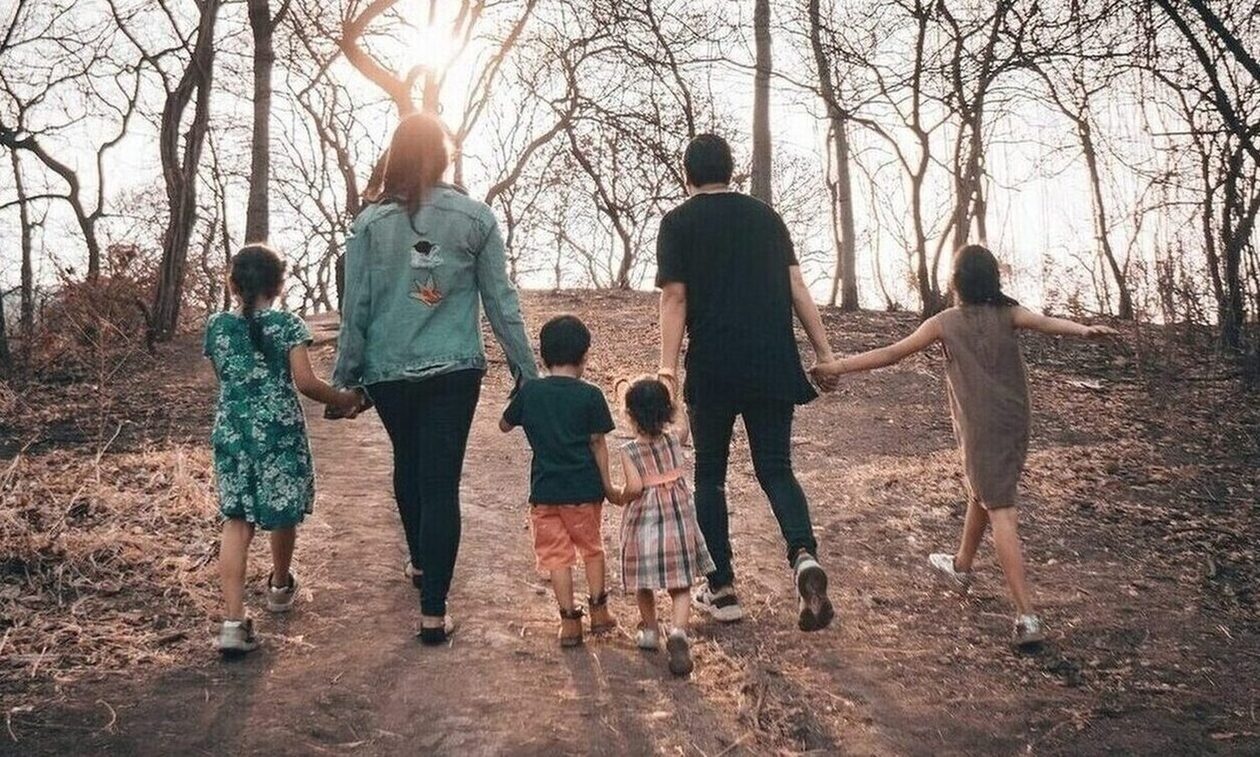 Δημογραφικό: Εξετάζεται η εξίσωση των τρίτεκνων οικογενειών με τις πολύτεκνες