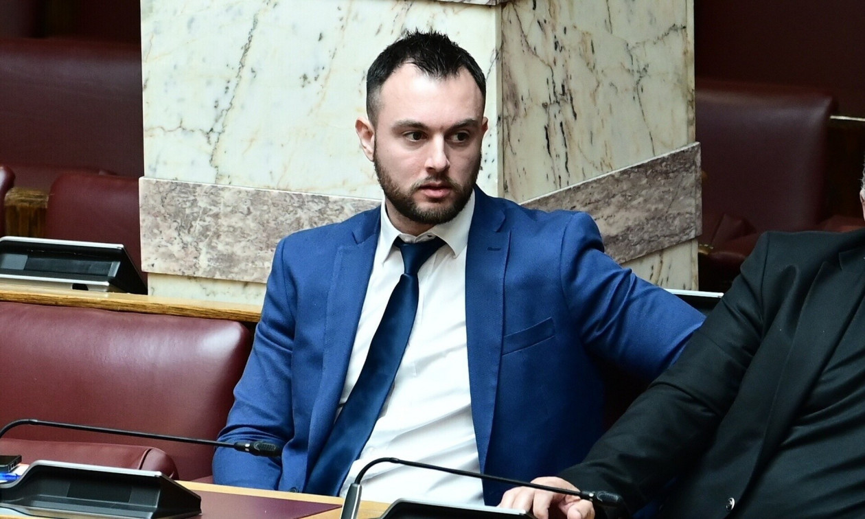 Φλώρος: Ο άνθρωπος που από διανομέας έγινε βουλευτής και... 50 μέτρα μακριά από τον Γραμμένο