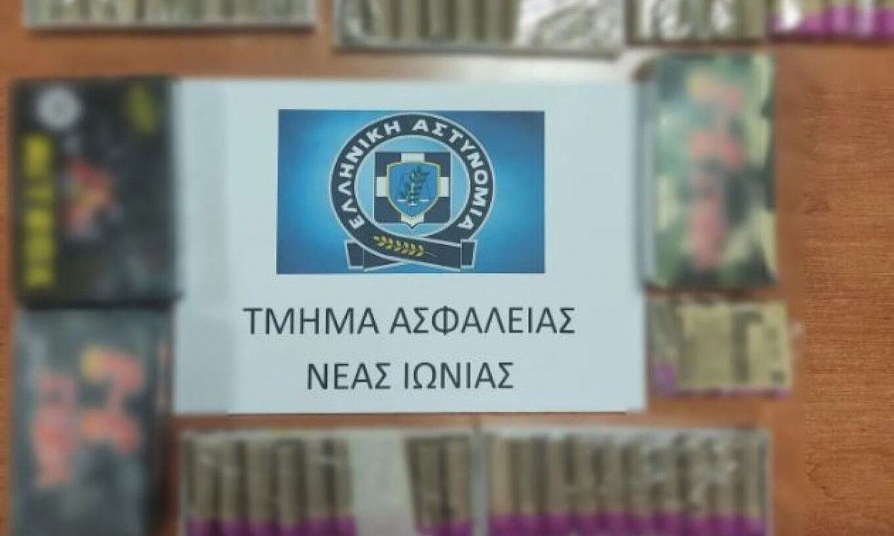 Νέα Ιωνία: Συνελήφθη 20χρονος με σχεδόν 600 κροτίδες - Δείτε φωτογραφίες