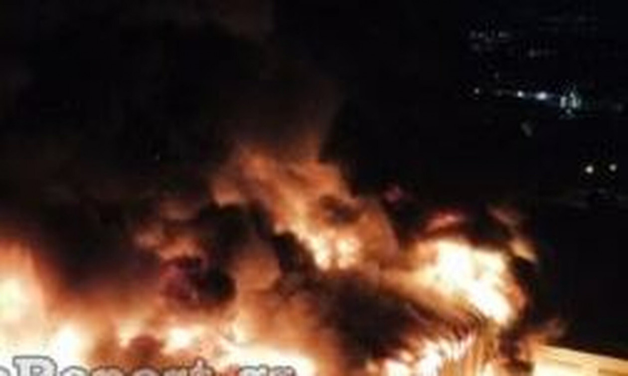 Μεγάλη πυρκαγιά στο εργοστάσιο όπου παρασκευάστηκαν τα γεύματα της δηλητηρίασης
