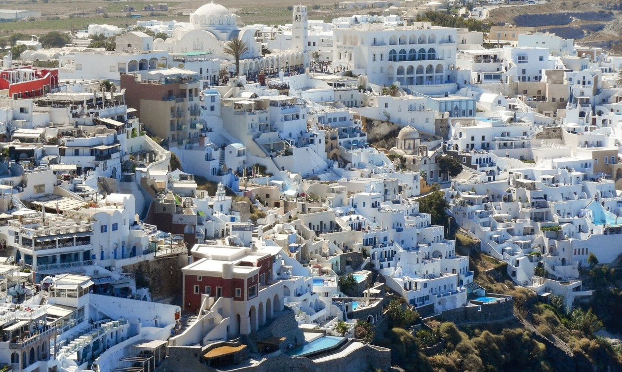 Κοινωνικός τουρισμός: Οι δικαιούχοι  - Πώς θα δοθούν 300.000 vouchers