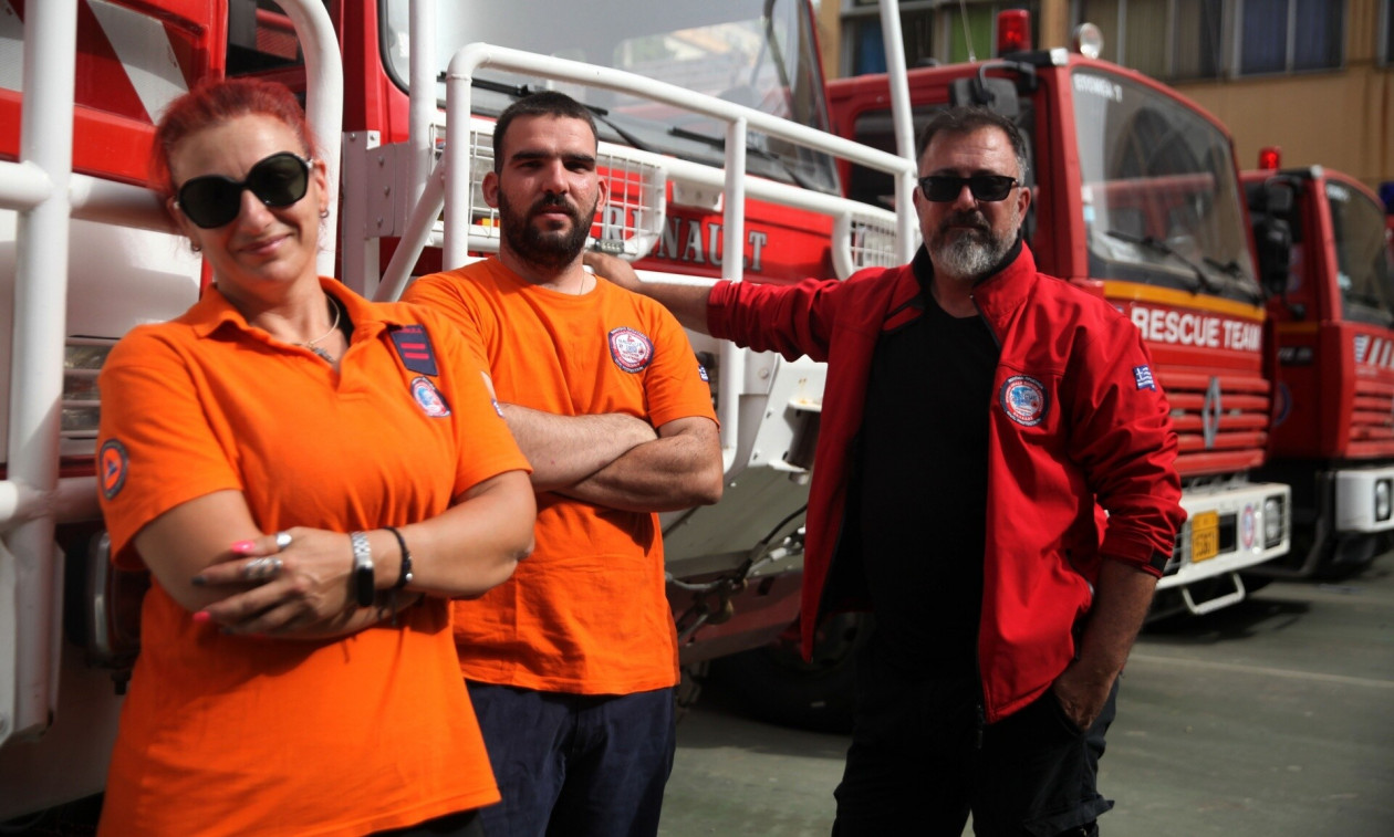 Το Newsbomb στο κέντρο επιχειρήσεων της ΕΠΟΜΕΑ: Οι αφανείς ήρωες σε «δράση»