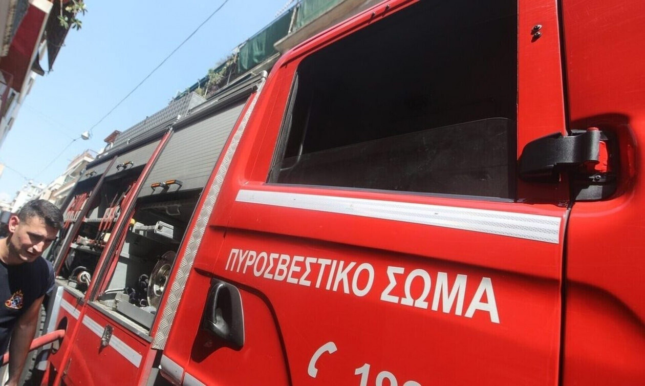 Νέκρη γυναίκα σε μπαλκόνι στα Πατήσια - Ξέσπασε πυρκαγιά στο διαμέρισμά της