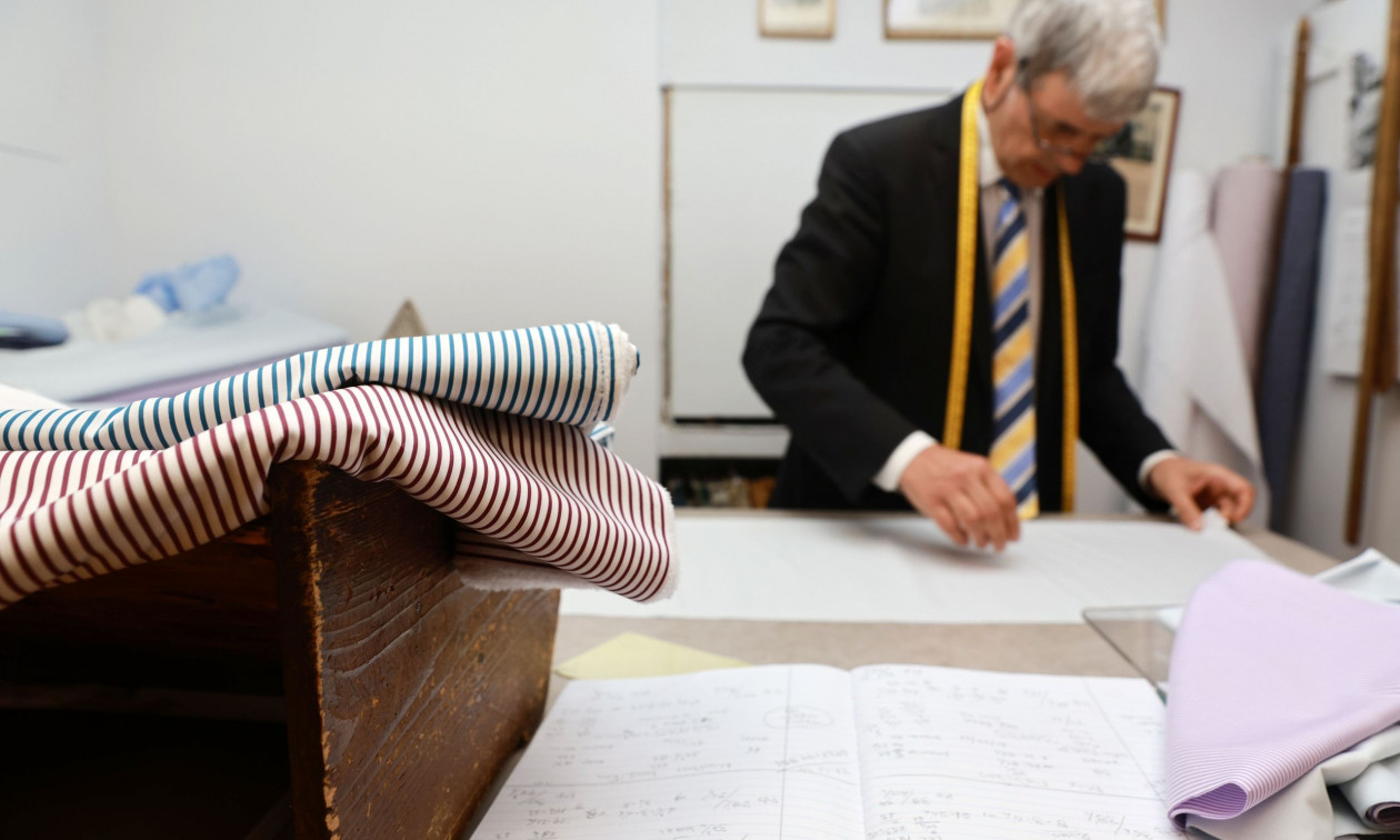 Ράφτης: Το επάγγελμα που δεν θα χαθεί ποτέ - Πώς επιβιώνουν «η βελόνα και η κλωστή»