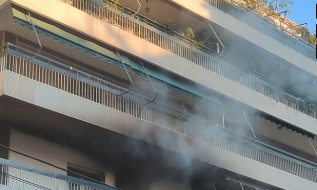 Φωτιά τώρα σε διαμέρισμα στη Νέα Σμύρνη – Συναγερμός στην Πυροσβεστική