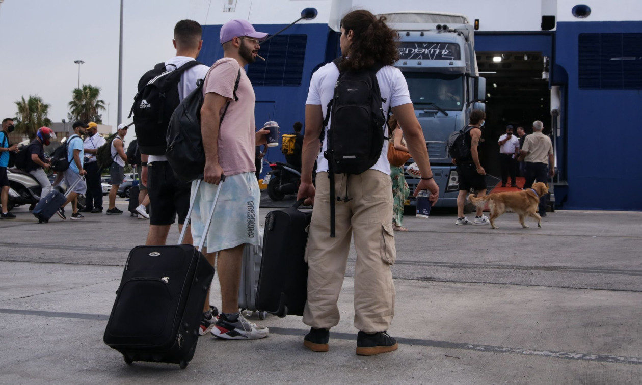 Πάσχα: Έκπτωση έως 50% σε ακτοπλοϊκά και αεροπορικά εισιτήρια - Οι δικαιούχοι