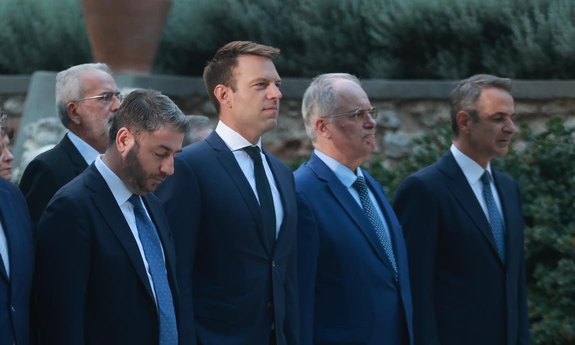 «Κινούμενη άμμος» το πολιτικό σκηνικό για ΝΔ - ΣΥΡΙΖΑ - ΠΑΣΟΚ