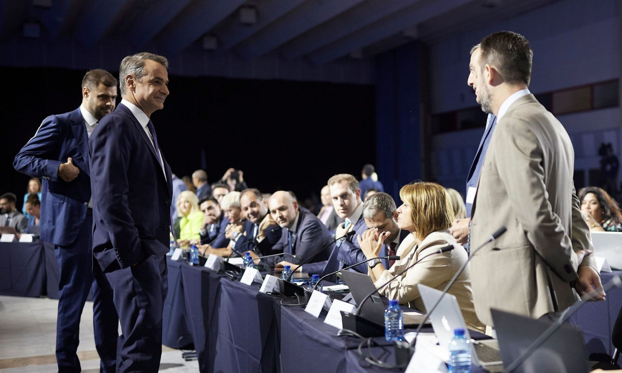 ΔΕΘ: Το πρόβλημα Μητσοτάκη στη μέση - «Δεν σκοπεύω να βγω στη σύνταξη» - Όλα τα πολιτικά μηνύματα