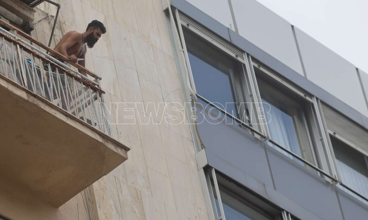 Υφυπουργός Αγροτικής Ανάπτυξης: Άνδρας απειλεί με φιάλη και μαχαίρια