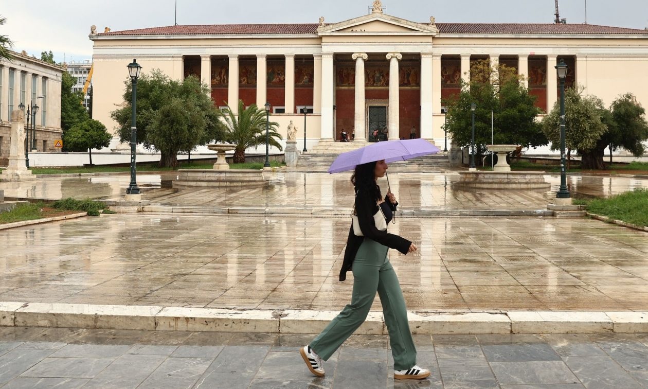 Καιρός - Μαρουσάκης: Ασφυκτικό «κοκτέιλ» με βροχές, καταιγίδες και θερμοκρασίες... καλοκαιριού