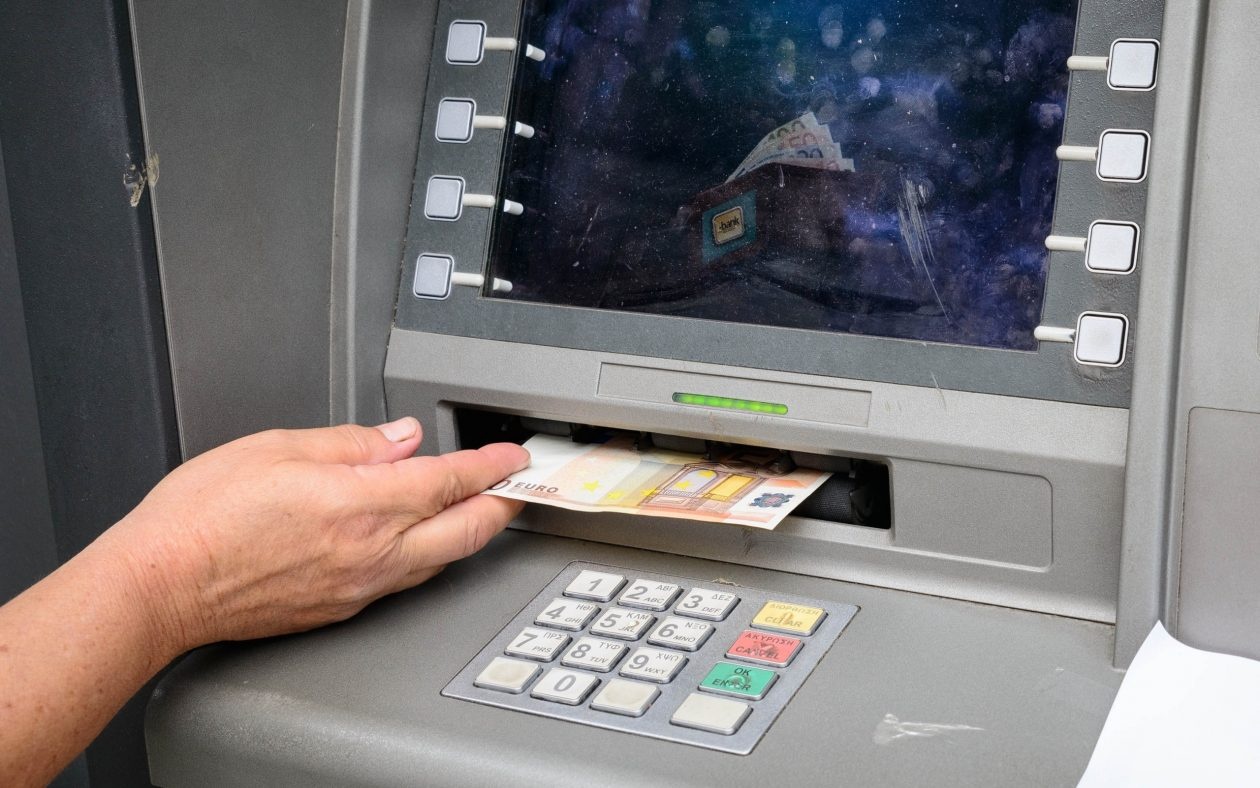 Έρχεται μπαράζ πληρωμών τον Ιανουάριο 2025: Οι ημερομηνίες για συντάξεις και επιδόματα