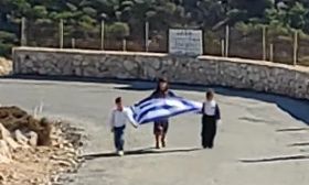 Γαύδος: Συγκίνηση για τους δύο μαθητές δημοτικού που παρέλασαν για την 28η Οκτωβρίου