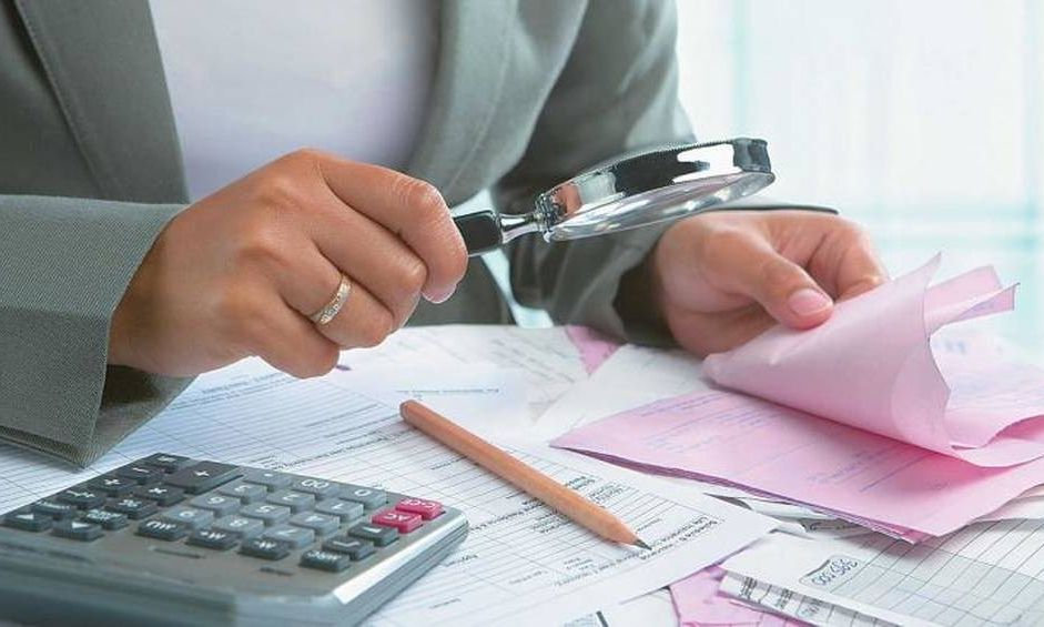 Eispraxis: «Χέρι» στους τραπεζικούς λογαριασμούς – Έρχονται αυτόματες κατασχέσεις για χρέη