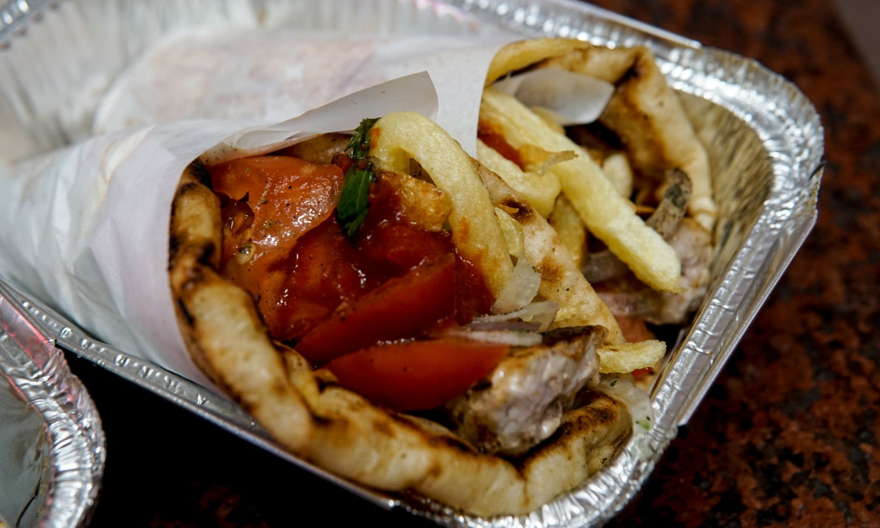 Ακρίβεια: Σουβλάκι από... χρυσό – Έως και πάνω από 5 ευρώ για ένα τυλιχτό
