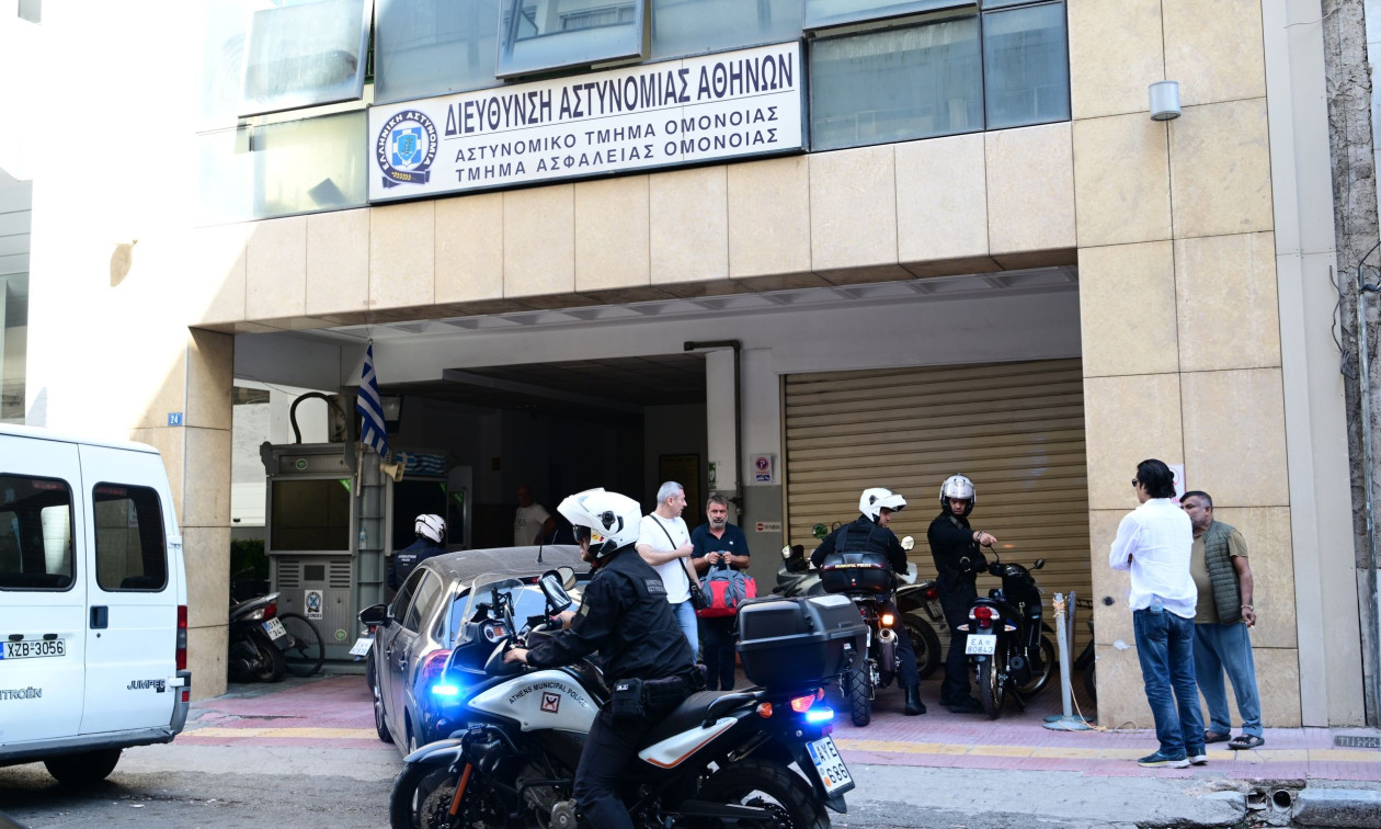 Ομόνοια: Πήγε να τον ληστέψει και τον απείλησε με κλαδευτήρι