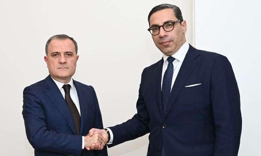 Κύπρος – Αζερμπαϊτζάν: Διμερής συνάντηση για πρώτη φορά – Τι συζήτησαν οι ΥΠΕΞ