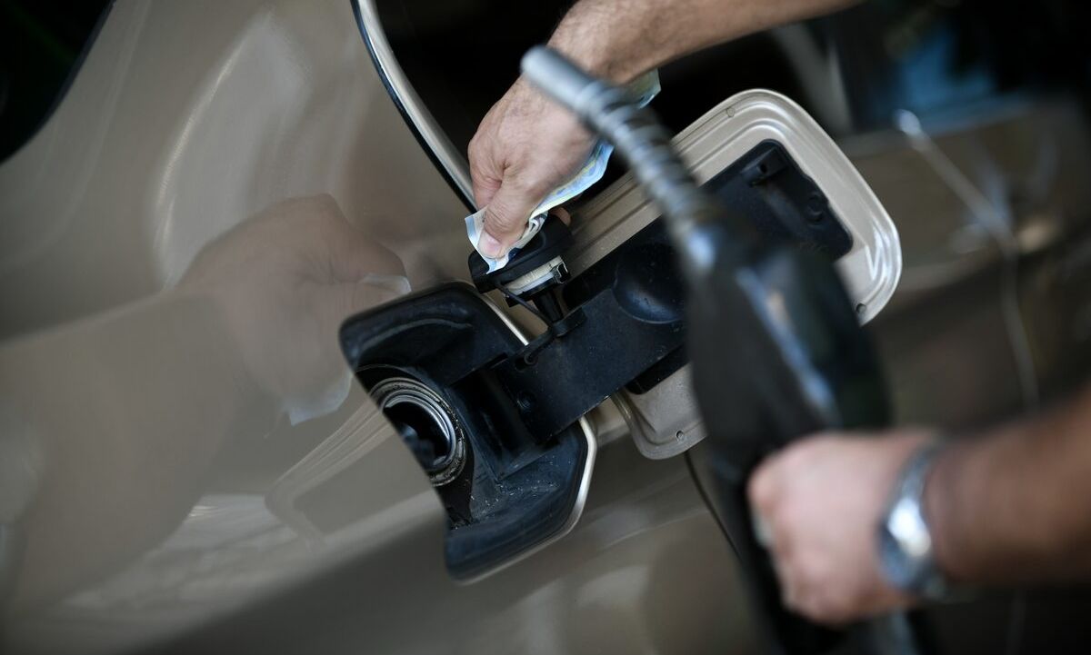 Φόβοι για «κραχ» στα καύσιμα: Αγωνία για την επάρκεια - «Καλπάζουν» οι τιμές σε βασικά αγαθά