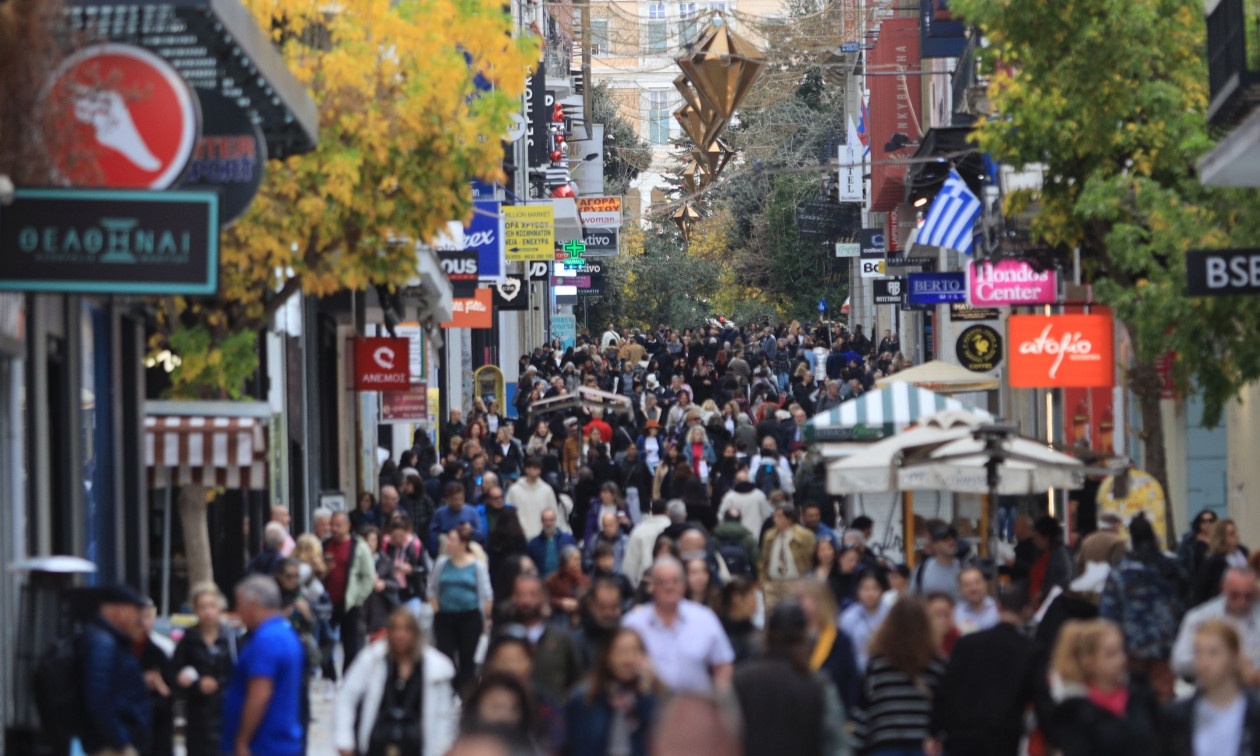 Εορταστικό ωράριο: Ανοιχτά καταστήματα και σούπερ μάρκετ την Κυριακή - Ποιες ώρες θα λειτουργούν