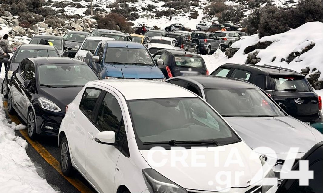 Απίστευτο μποτιλιάρισμα στον χιονισμένο Ψηλορείτη