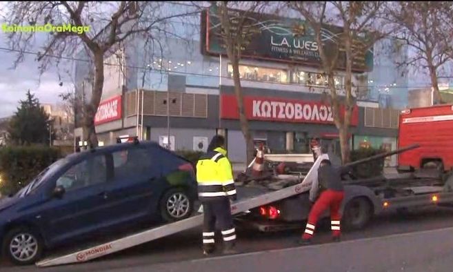 Καραμπόλα τριών αυτοκινήτων στο Χαϊδάρι - 3 ελαφρά τραυματίες