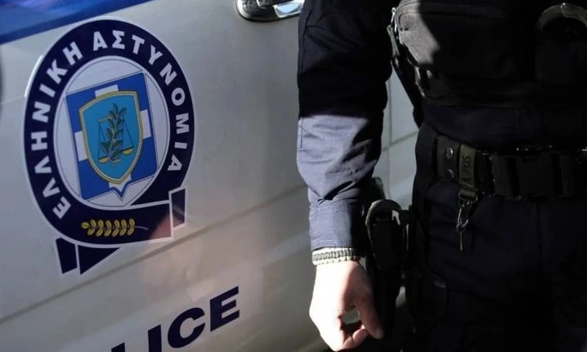 Σαντορίνη: Σύλληψη τριών «πορτοφολάδων» για διακεκριμένες κλοπές σε τουρίστες