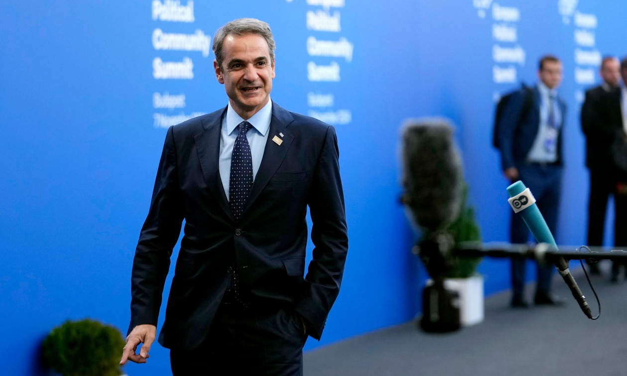 Mitsotakis congratulates Merz on his victory
