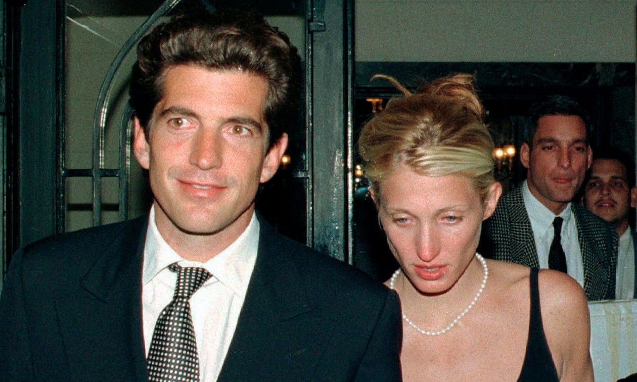 Η ιστορία έρωτα του JFK Jr. και της συζύγού του, Carolyn Bessette Kennedy, το επίκεντρο νέας σειράς