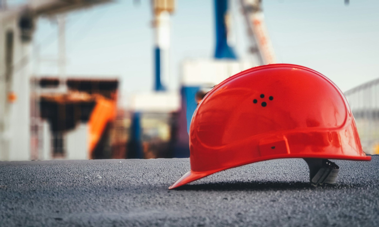 Εργατικό ατύχημα στους Θρακομακεδόνες: Άνδρας έπεσε και εγκλωβίστηκε σε φρεάτιο οικοδομής