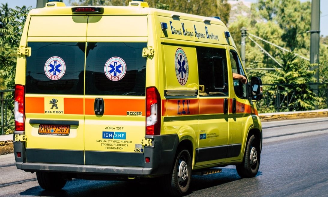 Τροχαίο ατύχημα στο κέντρο της Αθήνας - Αυτοκίνητο παρέσυρε δύο πεζούς