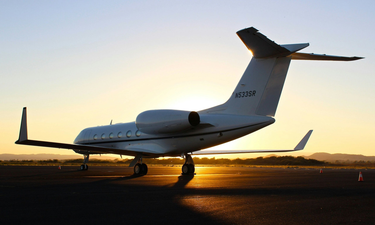 ΗΠΑ: Παρ' ολίγον σύγκρουση αεροσκάφους της American Airlines με φορτηγό σε αεροδρόμιο