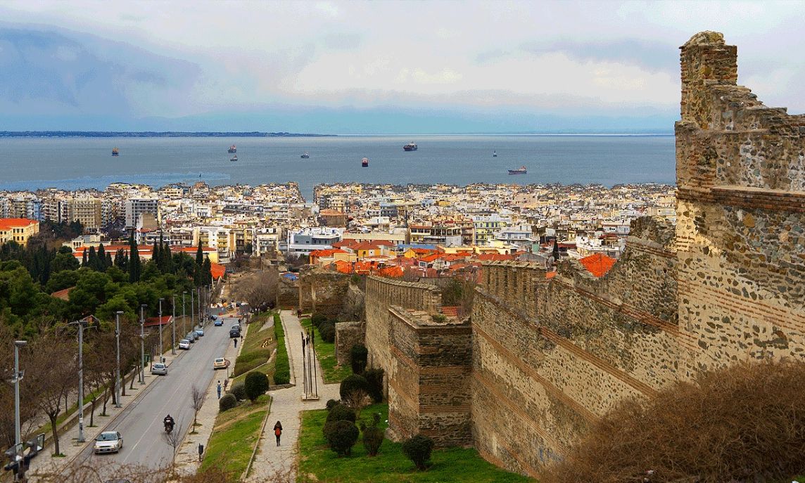 Βυζαντινά Τείχη Θεσσαλονίκης: Στο τέλος του 2026 ο νέος φωτισμός δια χειρός Ελευθερίας Ντεκώ