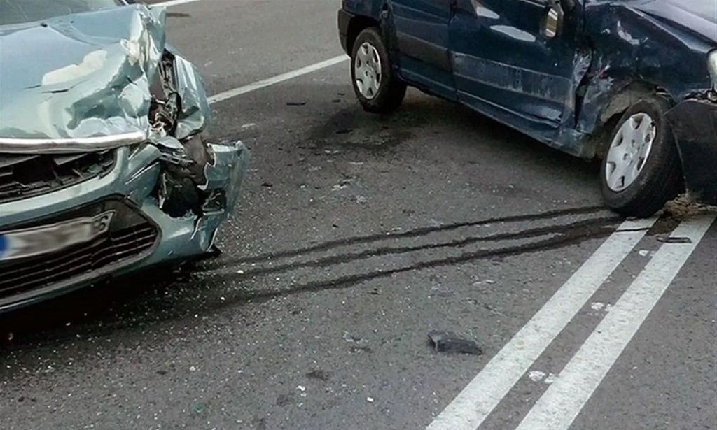 Θεσσαλονίκη: Καραμπόλα 8 οχημάτων με 5 τραυματίες στον Περιφερειακό