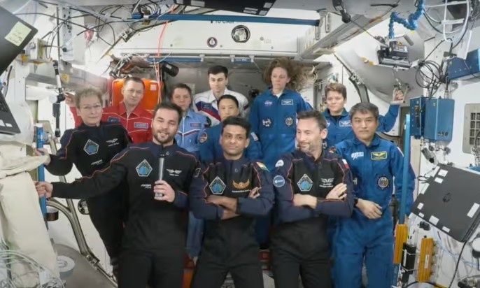 Επιστρέφουν στη Γη οι 4 αστροναύτες του Crew Dragon - Θα πέσουν με αλεξίπτωτο στον Ειρηνικό Ωκεανό