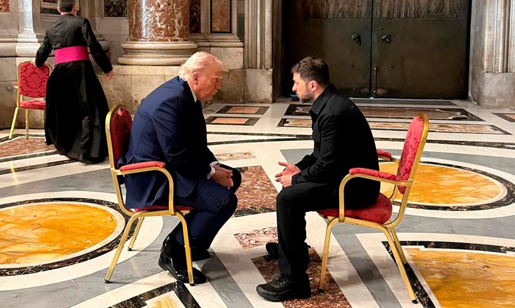 Τραμπ: Ο Ζελένσκι δεν πρέπει να χτυπήσει την Μόσχα - Σκληρή επίθεση στους Financial Times