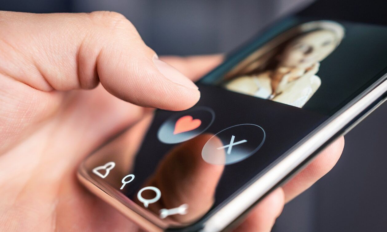 93b36088-bigstock-Dating-App-And-Online-Site-In-414279395.jpg?t=xVfNit9IjcsC_BIylGONKg