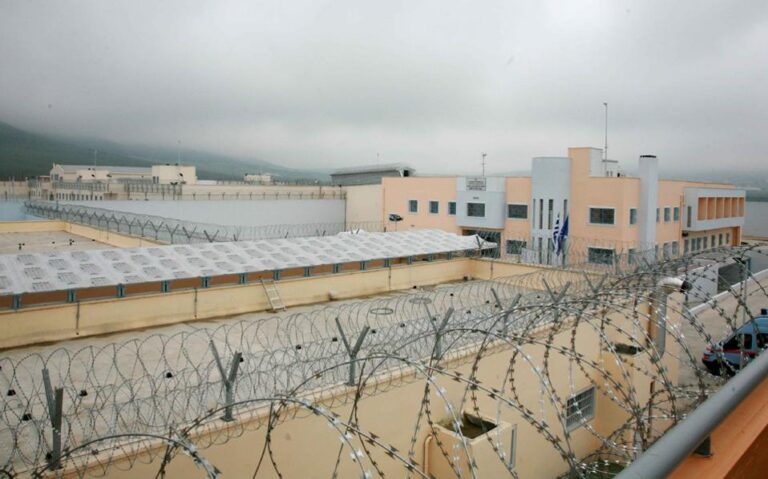 Ανθρωποκυνηγητό για τον εντοπισμό του 27χρονου Αλβανού δραπέτη.