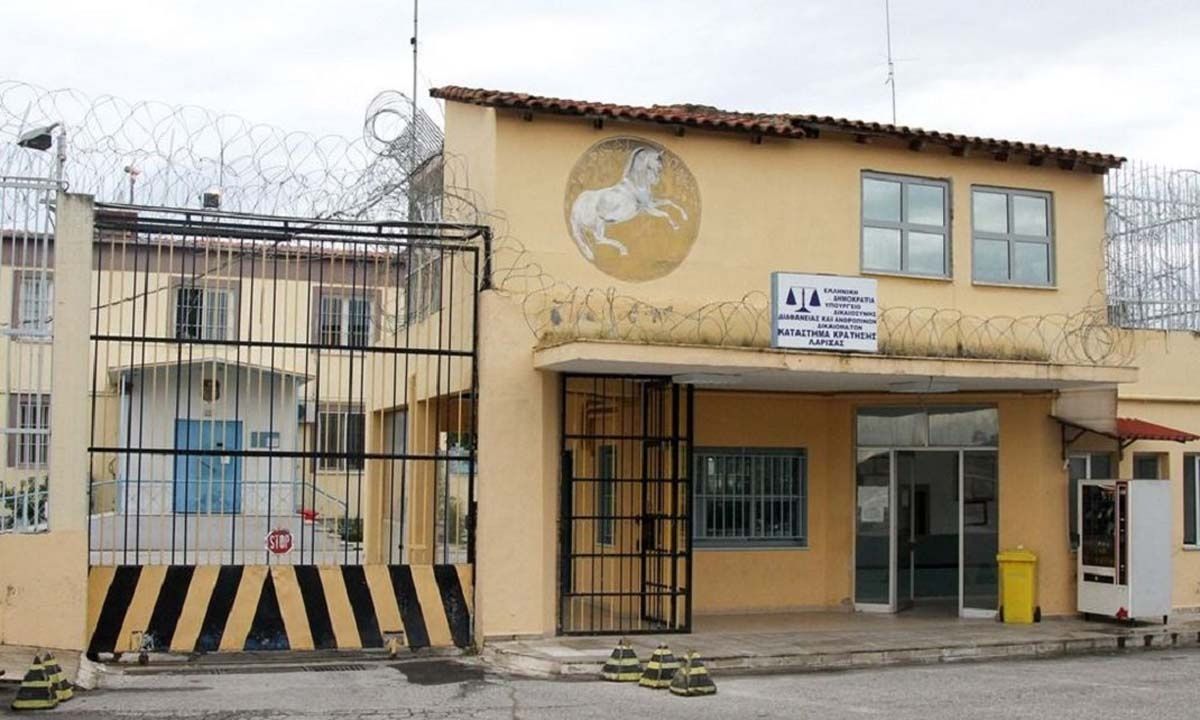 Αιματηρή συμπλοκή και μαχαιρώματα μεταξύ κρατούμενων στις φυλακές της Λάρισας