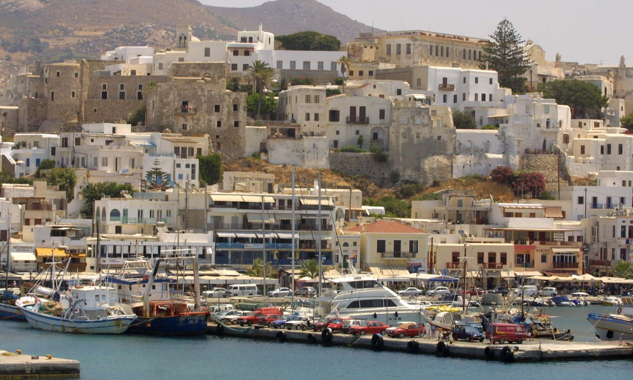 Dy të rinj shqiptarë aksidentohen me motor në Greqi, njëri humb jetën 2 Naxos: un ventenne è morto e un diciassettenne è rimasto ferito in un incidente motociclistico