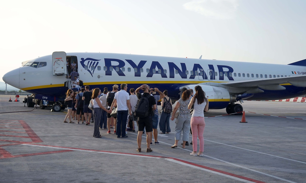 Ryanair: Κλείνει και επίσημα τη βάση στη Θεσσαλονίκη, περικοπή δρομολογίων και στην Αθήνα