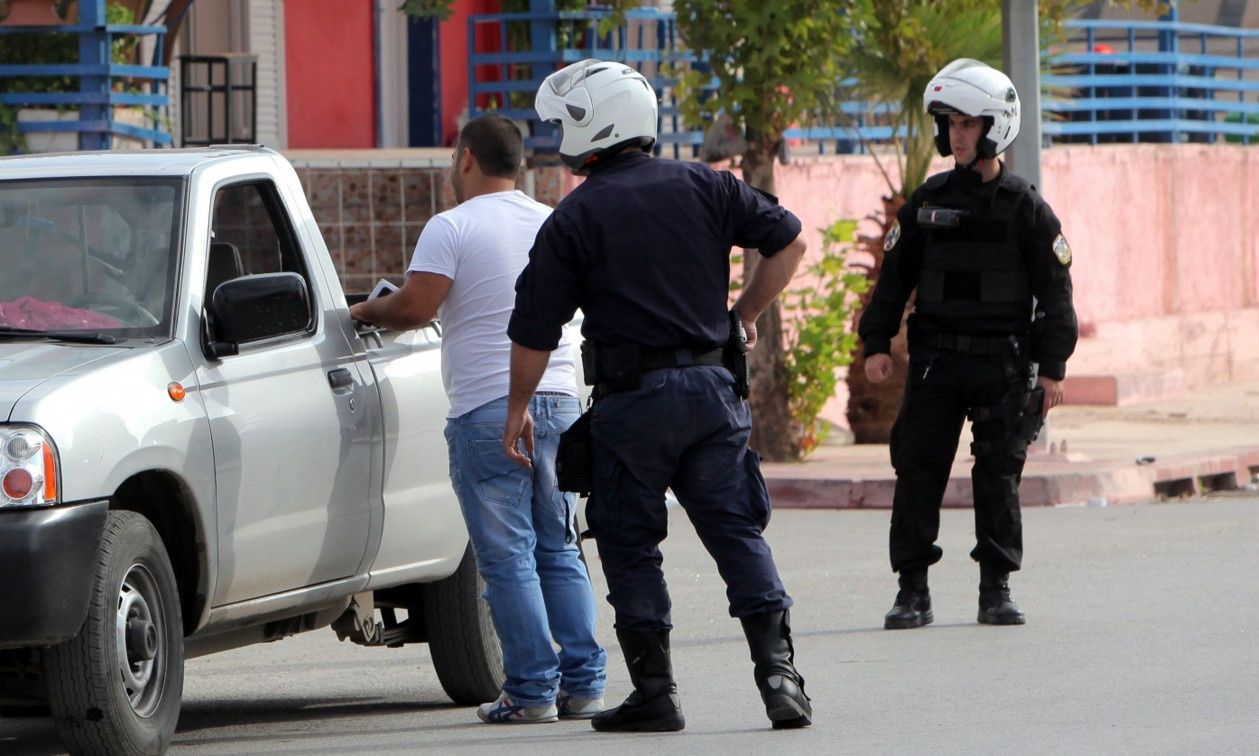 Απειλές και βία κατά των αστυνομικών από νεαρούς Ρομά.