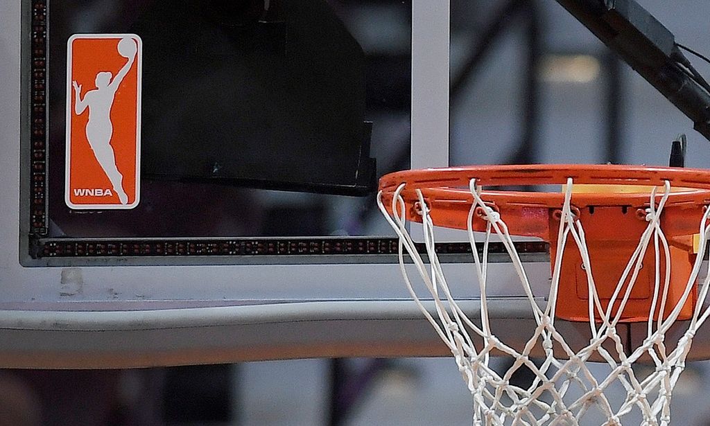 Πράσινο ερωτικό παιχνίδι στο γήπεδο