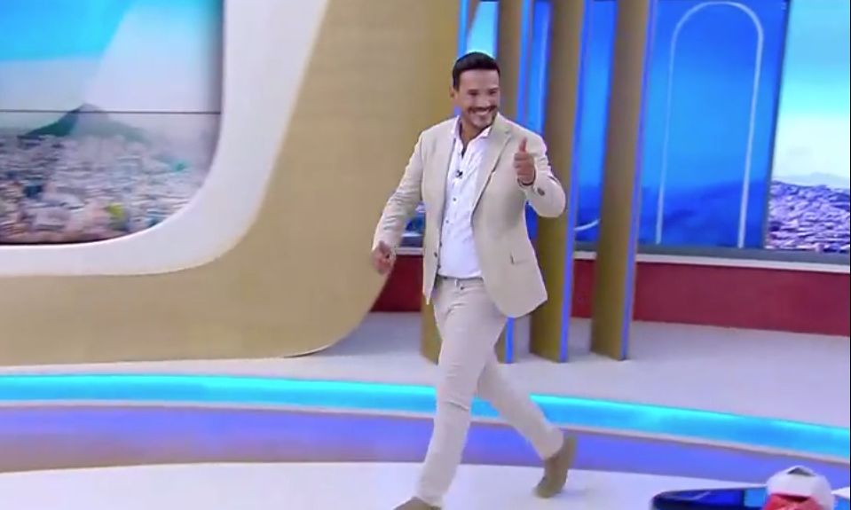 Ο Κώστας Τσουρός αποχαιρέτησε το κοινό του ΣΚΑΪ – «Να προσέχετε ποιους έχετε δίπλα σας»
