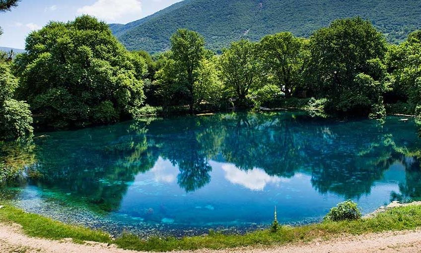 Λίμνη Βηρού: Το κρυφό «γαλάζιο στολίδι» της Ηπείρου