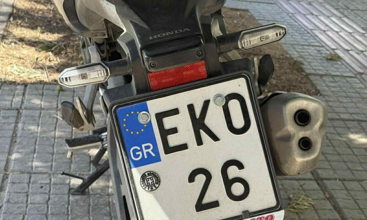Αναμονή και καθυστερήσεις στην έκδοση πινακίδων κυκλοφορίας.
